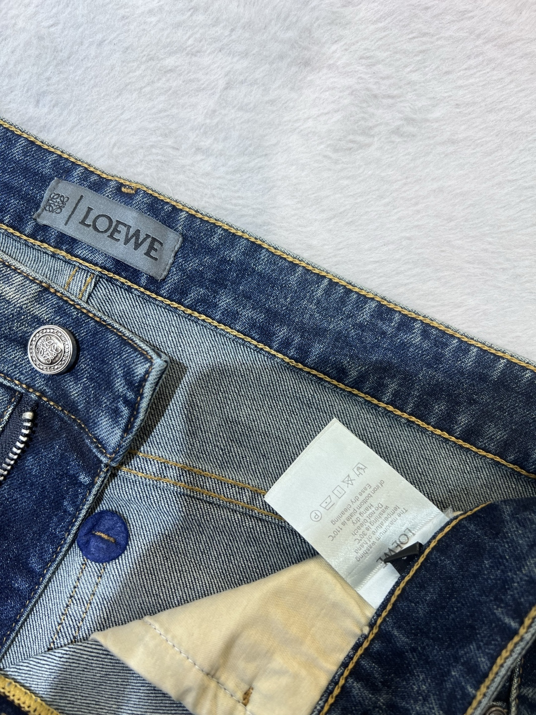 【LOEWE公式旗艦店】ロエベ ジーパン、ご好評に付き再入荷！