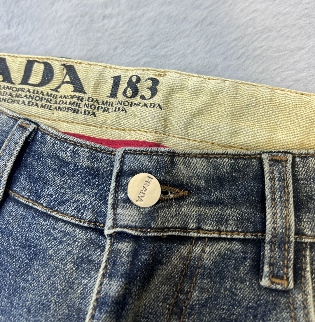 【PRADA公式旗艦店】プラダ ジーパン、ご好評に付き再入荷！