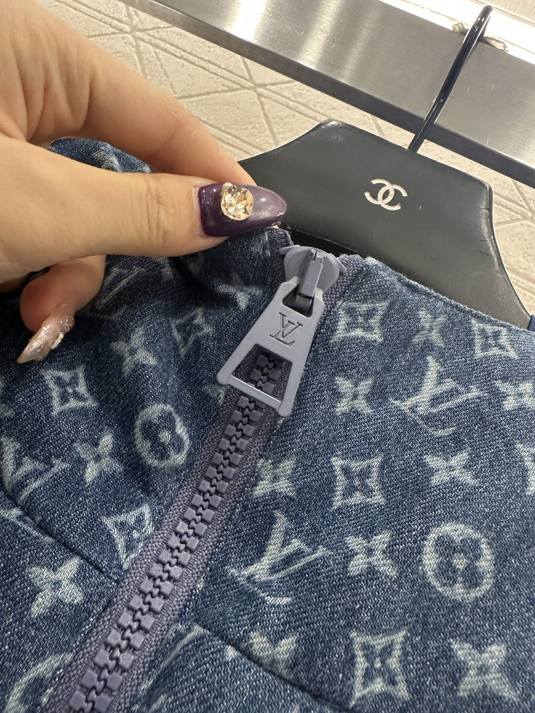 【LOUIS VUITTON旗艦店】ルイヴィトン ダウンジャケット ご好評に付き再入荷！