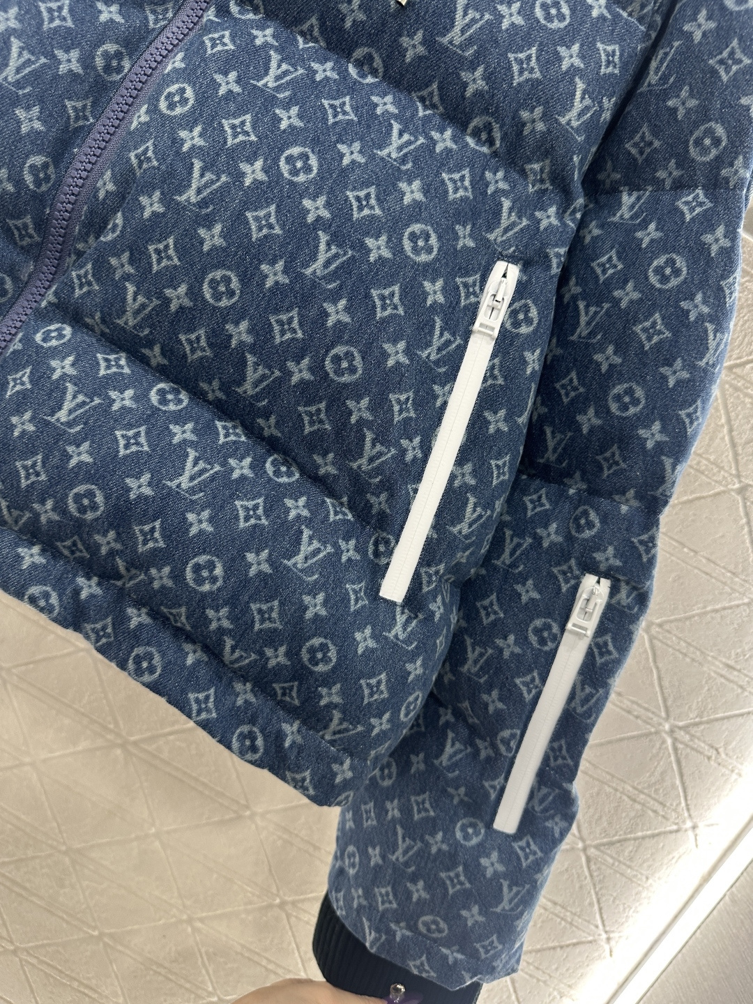 【LOUIS VUITTON旗艦店】ルイヴィトン ダウンジャケット ご好評に付き再入荷！