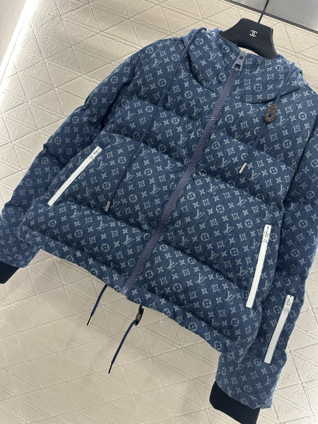 【LOUIS VUITTON旗艦店】ルイヴィトン ダウンジャケット ご好評に付き再入荷！