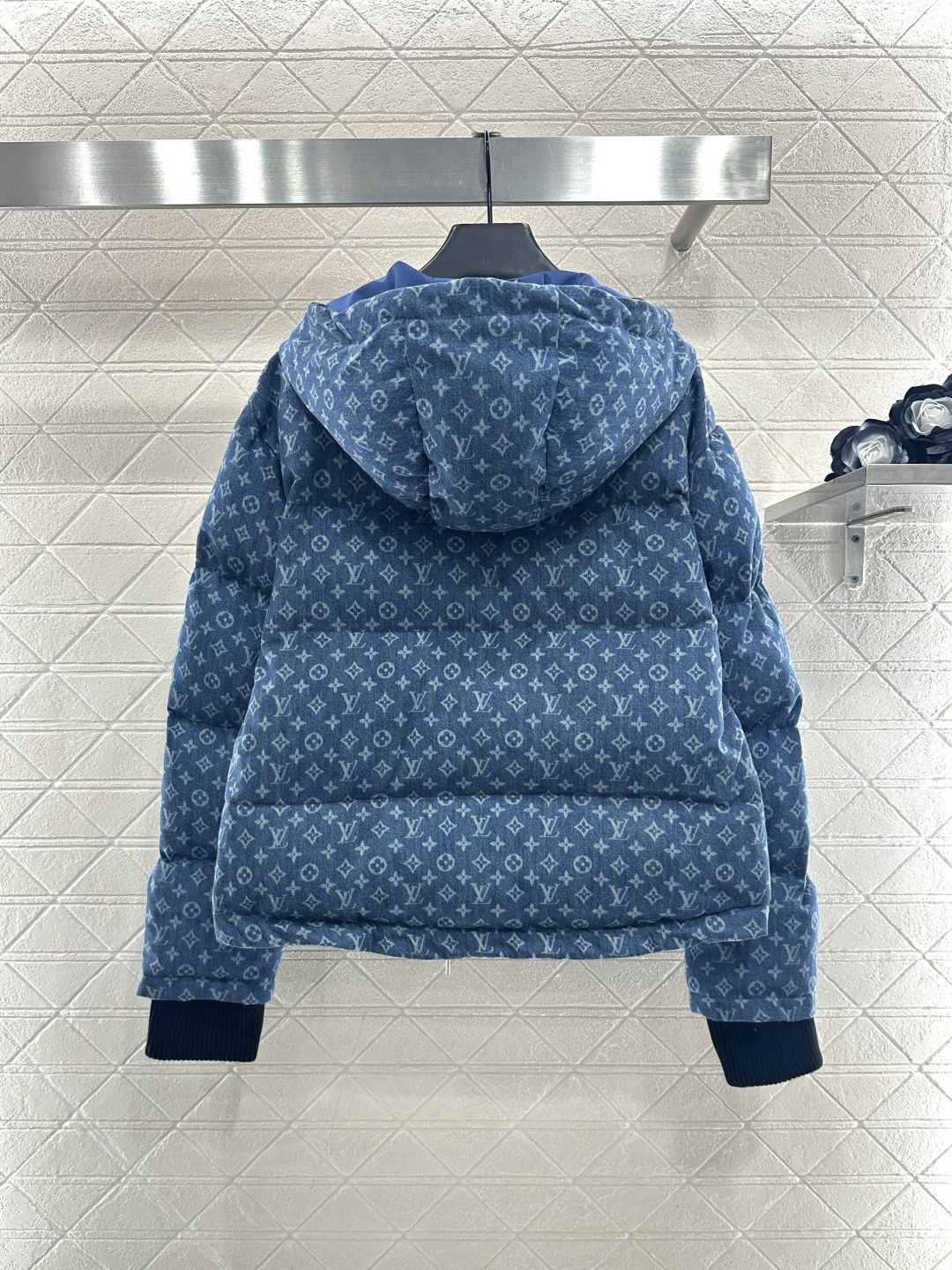 【LOUIS VUITTON旗艦店】ルイヴィトン ダウンジャケット ご好評に付き再入荷！