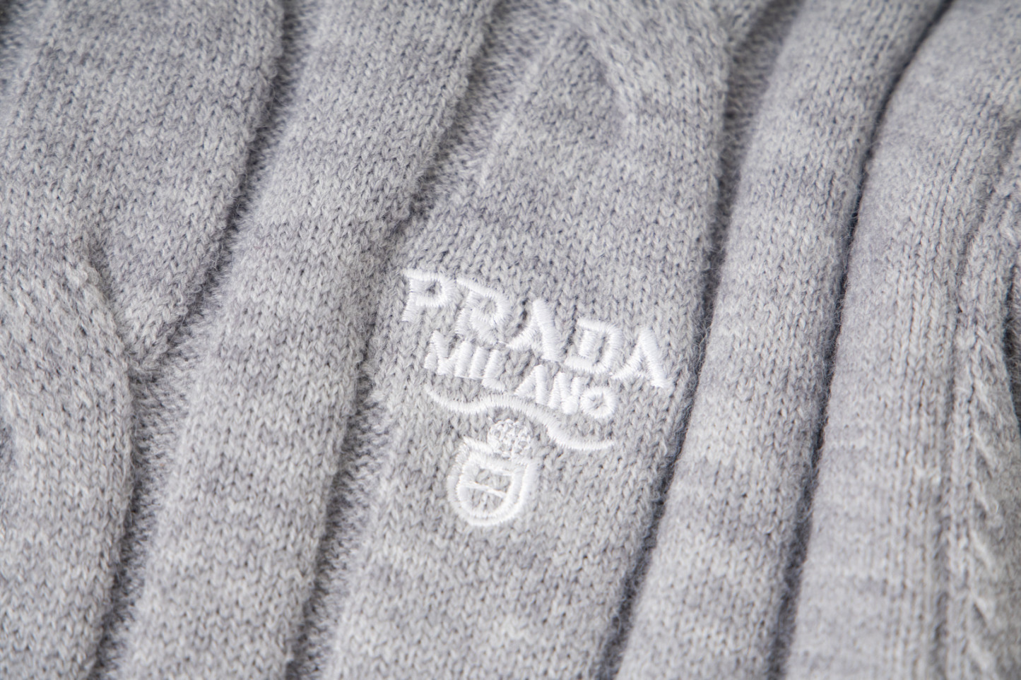 【PRADA旗艦店】プラダ セーター 男女兼用 ご好評に付き再入荷！