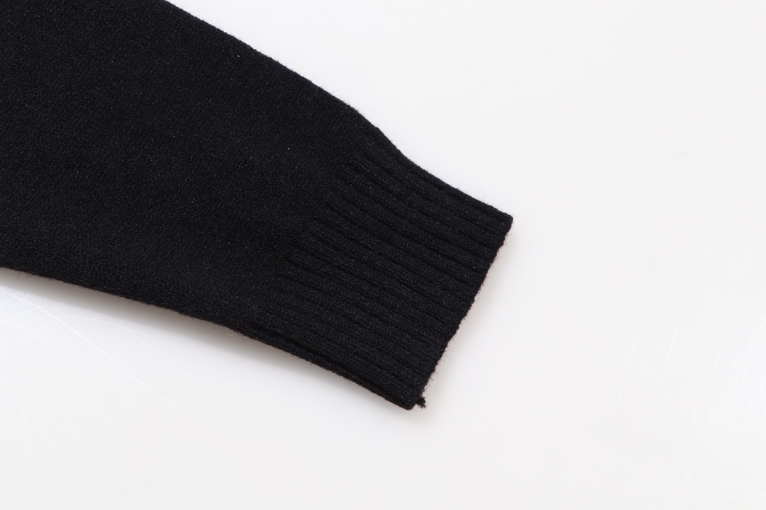 【supreme 公式旗艦店】セーター好評に付き再入荷！ 241030