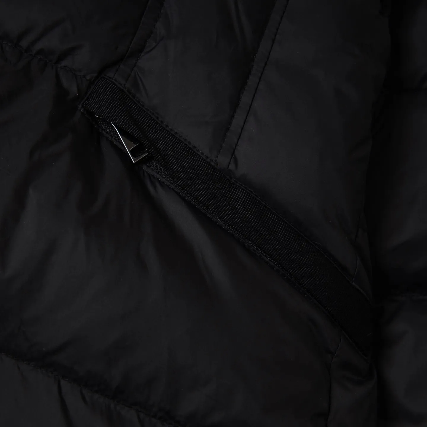 【MONCLER公式 旗艦店】モンクレール ダウンジャケット、ご好評に付き再入荷！