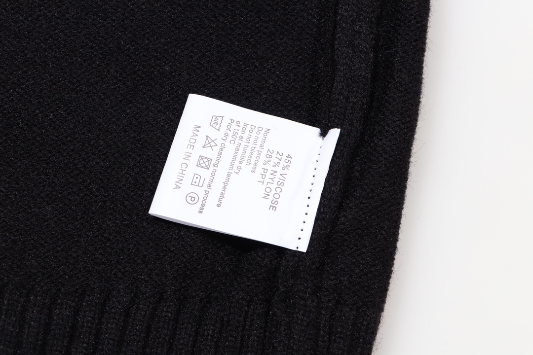 【supreme 公式旗艦店】セーター好評に付き再入荷！ 241030