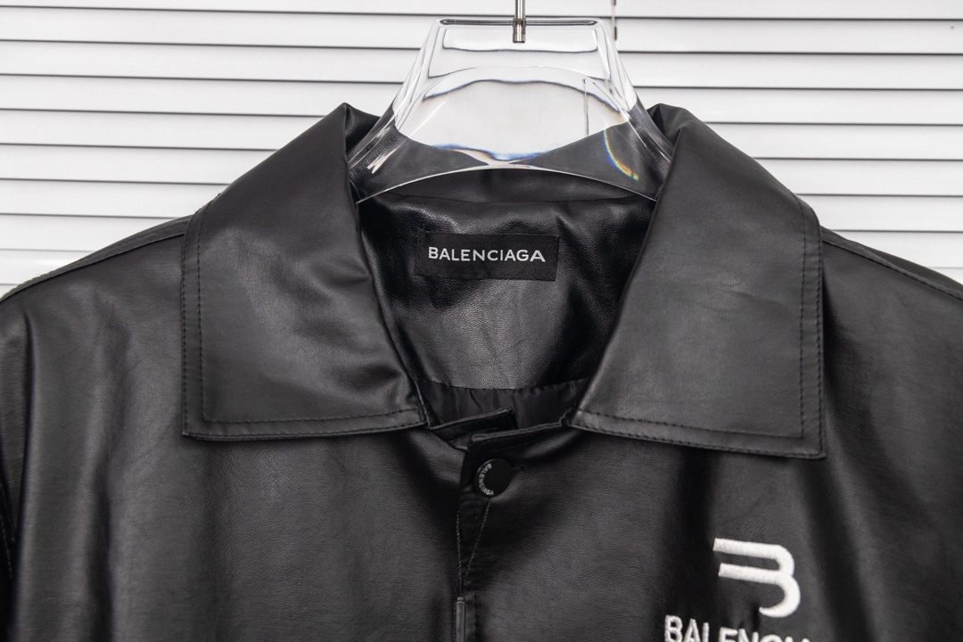 【BALENCIAGA旗艦店】バレンシアガ 革ジャケット、ご好評に付き再入荷！