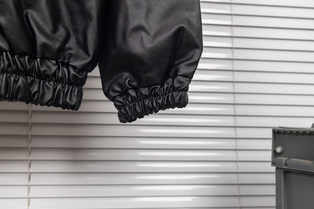 【BALENCIAGA旗艦店】バレンシアガ 革ジャケット、ご好評に付き再入荷！