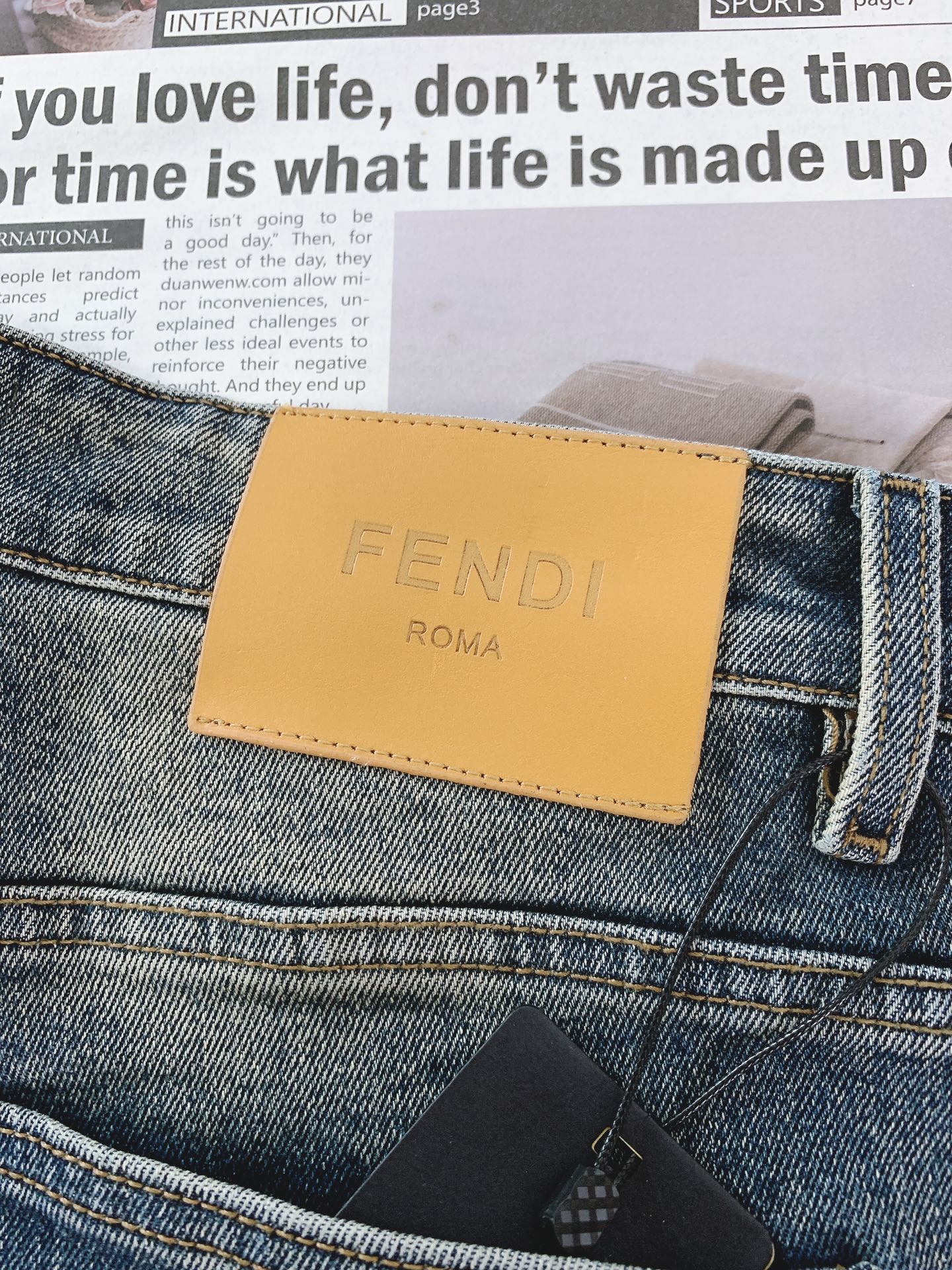 【FENDI公式旗艦店】フェンディ ジーパン、ご好評に付き再入荷！