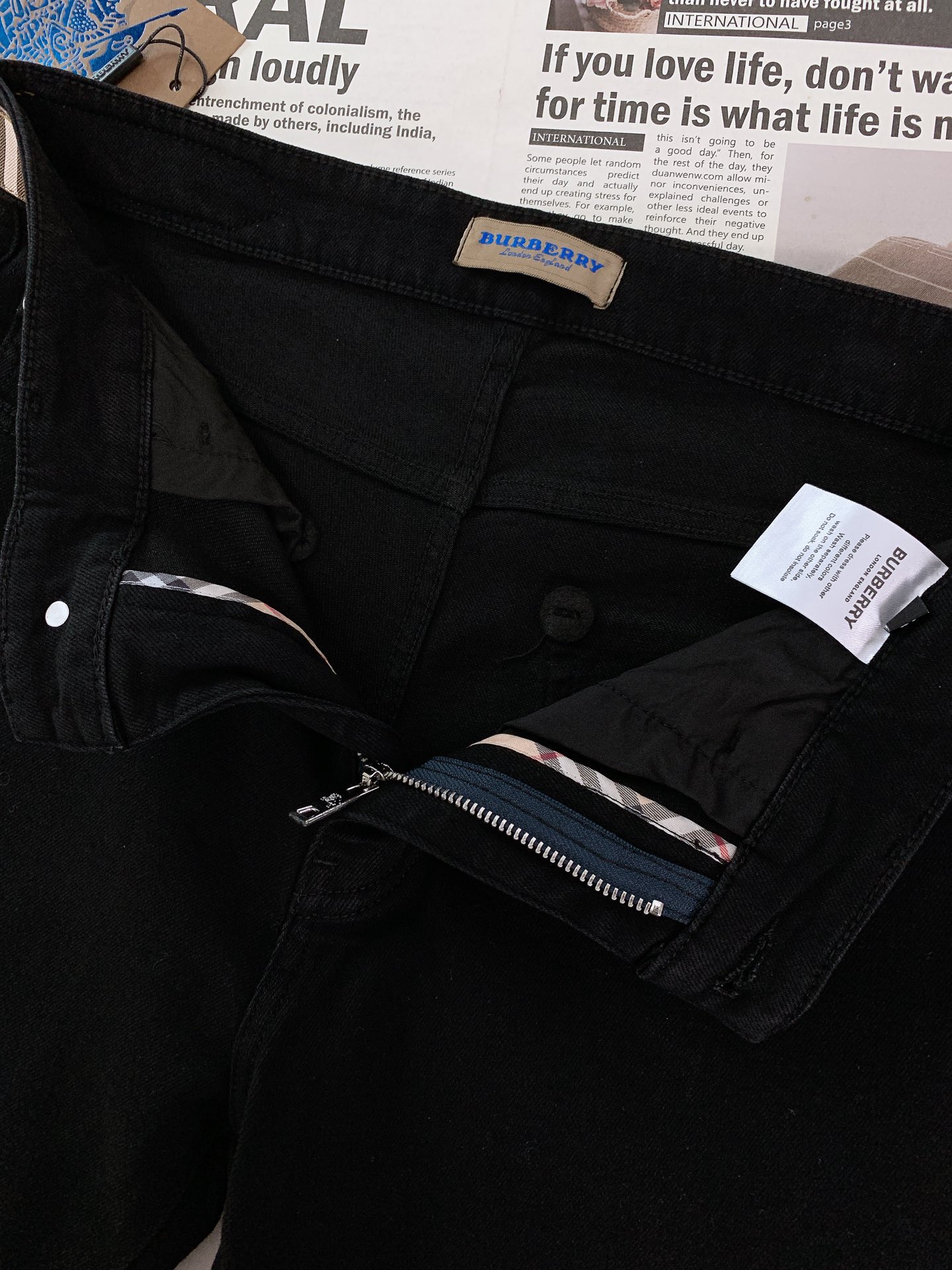 【BURBERRY公式旗艦店】バーバリー ジーパン、ご好評に付き再入荷！