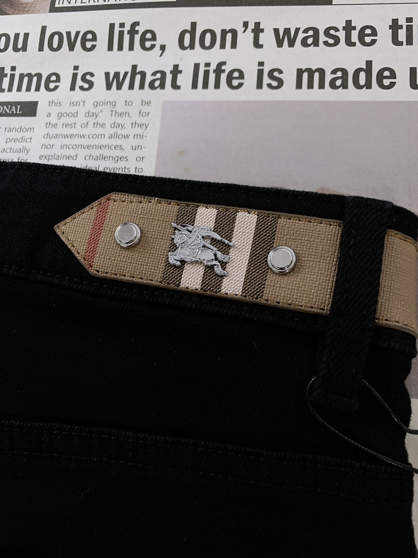 【BURBERRY公式旗艦店】バーバリー ジーパン、ご好評に付き再入荷！