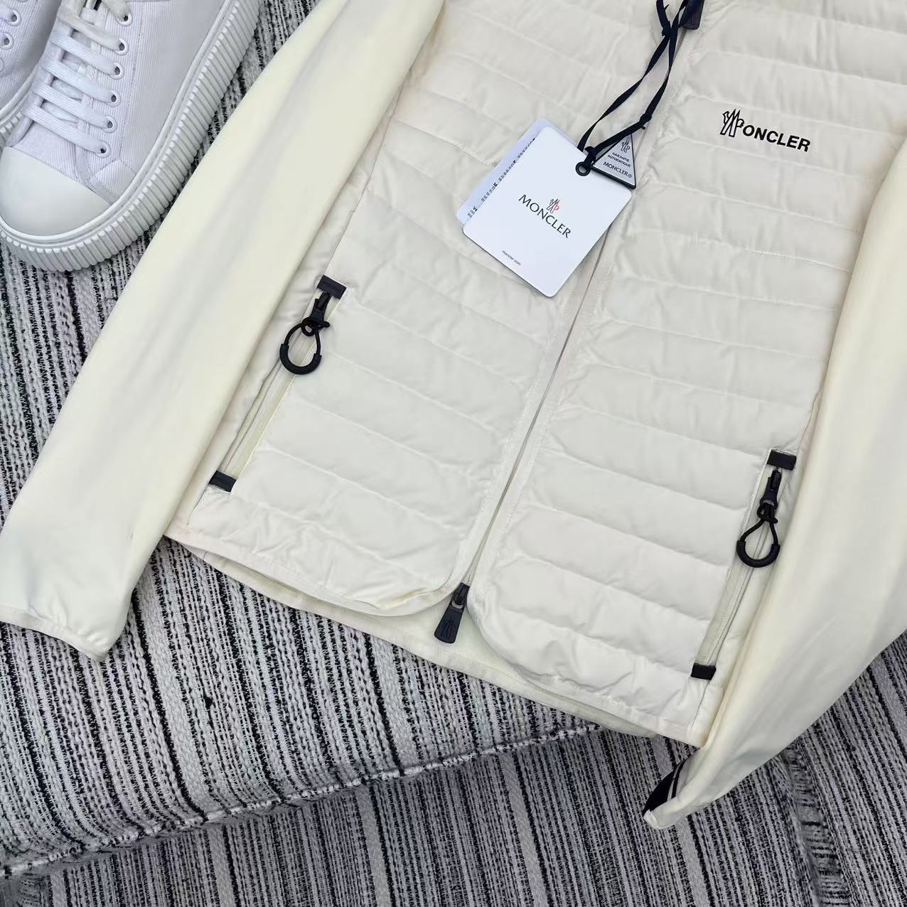 【MONCLER 公式旗艦店】モンクレール ダウンジャケット ご好評に付き再入荷！