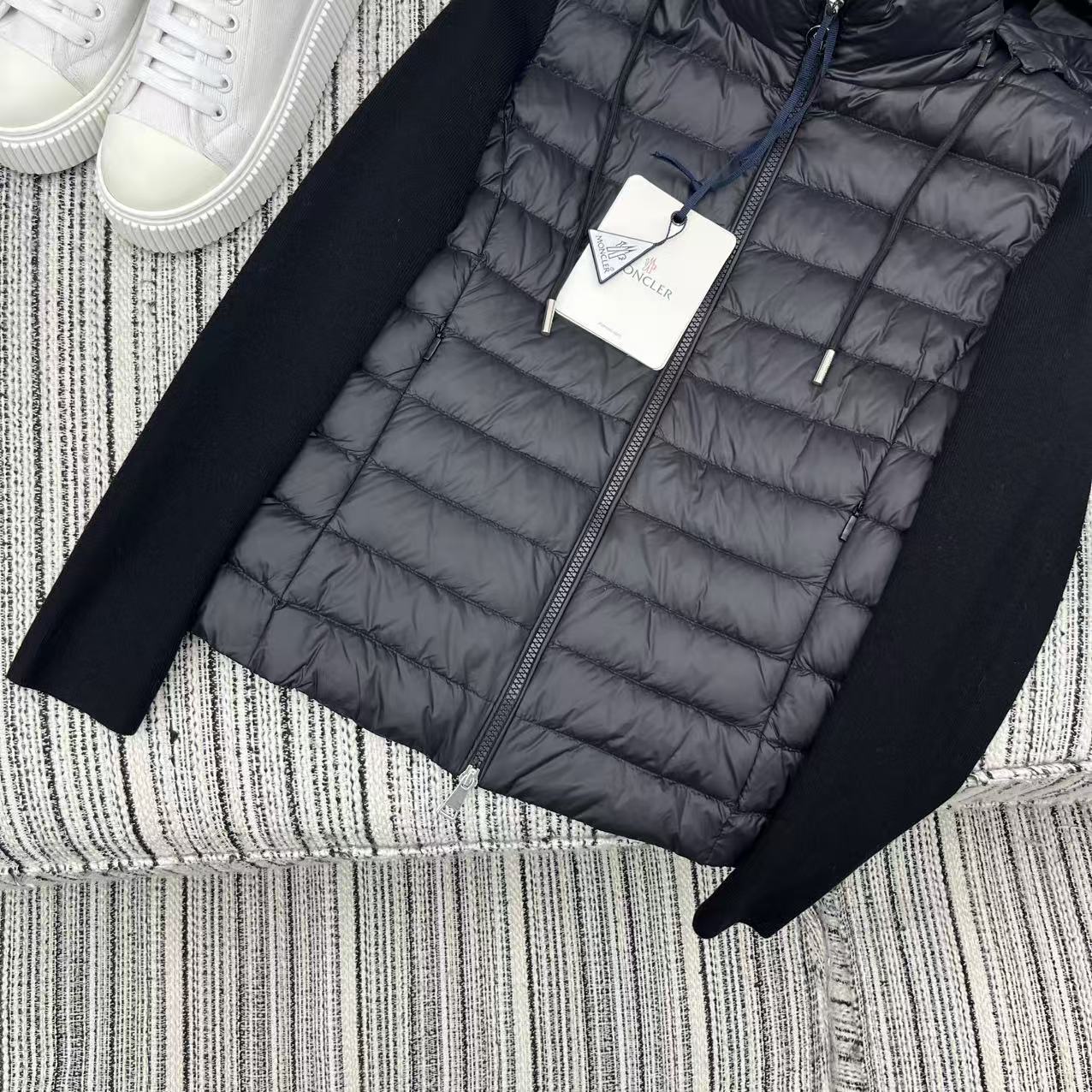 【MONCLER 公式旗艦店】モンクレール ダウンジャケット ご好評に付き再入荷！