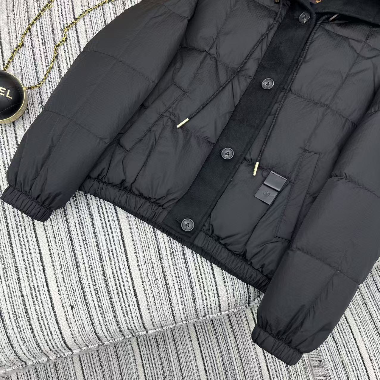 【LOUIS VUITTON旗艦店】ルイヴィトン ダウンジャケット ご好評に付き再入荷！