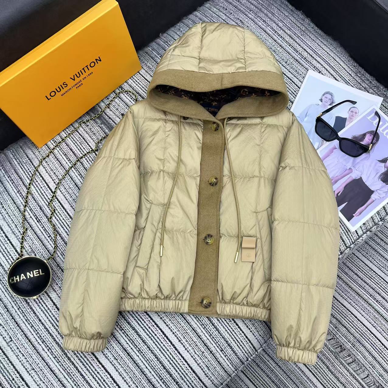 【LOUIS VUITTON旗艦店】ルイヴィトン ダウンジャケット ご好評に付き再入荷！