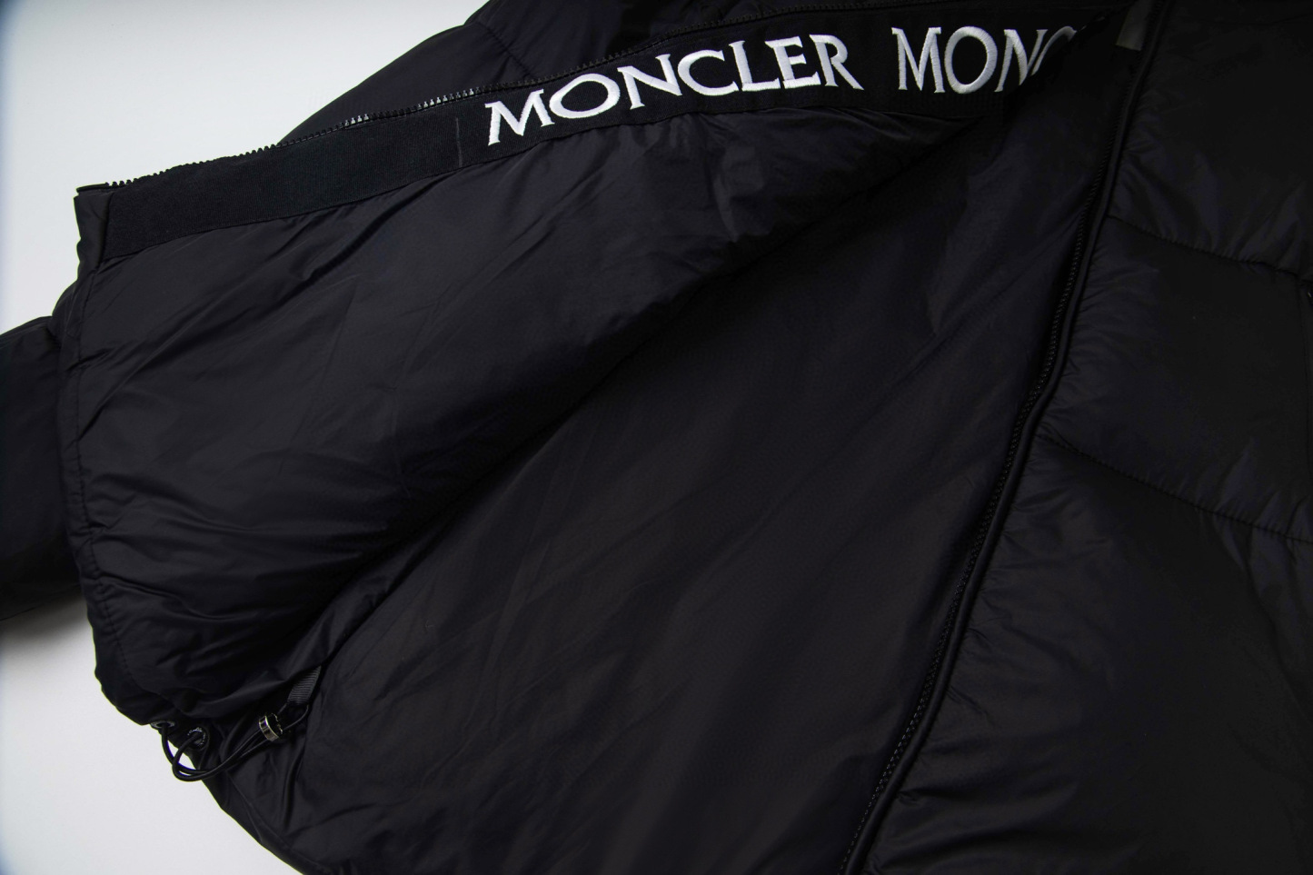 【MONCLER 公式旗艦店】モンクレール ダウンジャケット ご好評に付き再入荷！