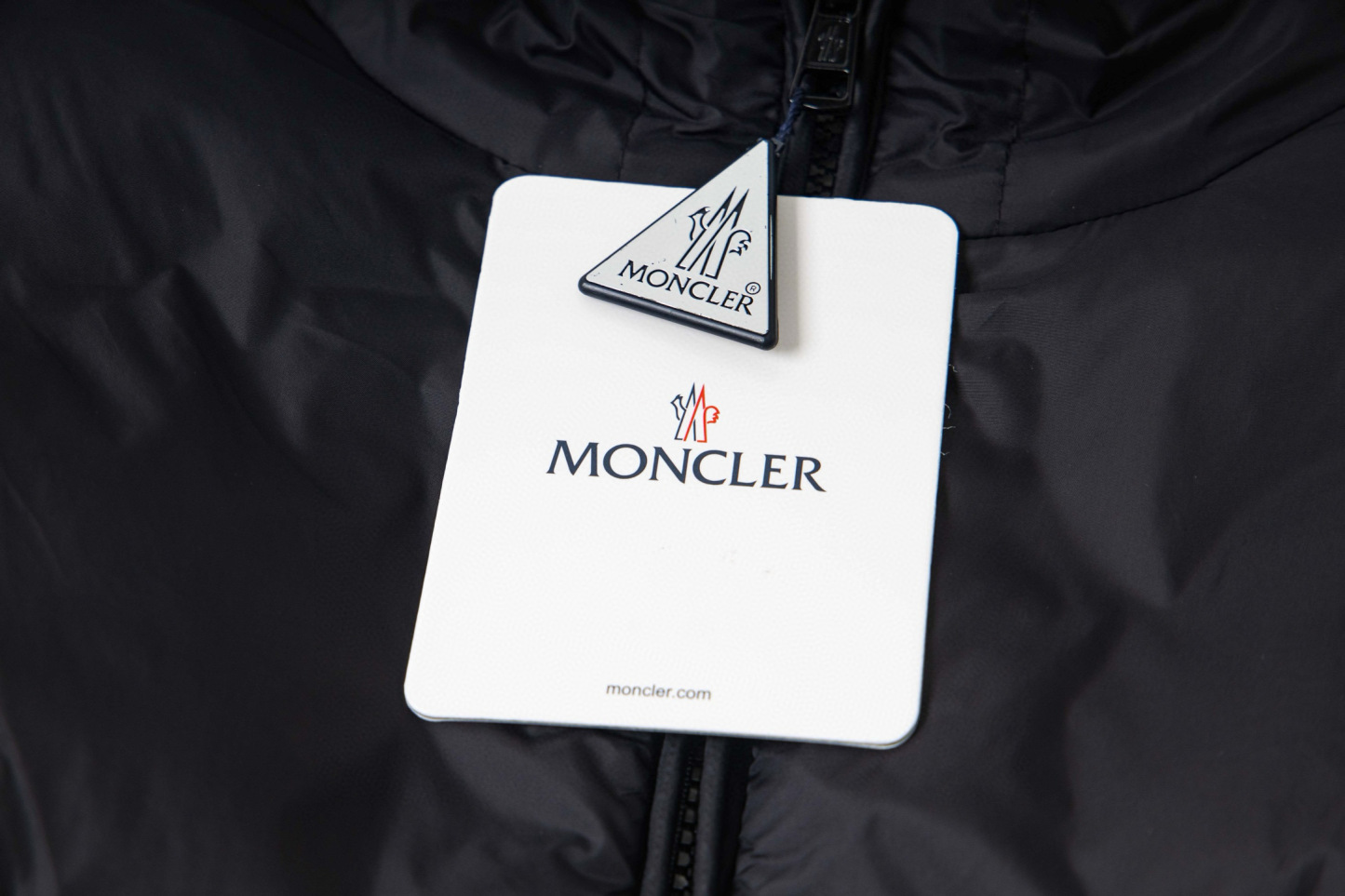 【MONCLER 公式旗艦店】モンクレール ダウンジャケット ご好評に付き再入荷！