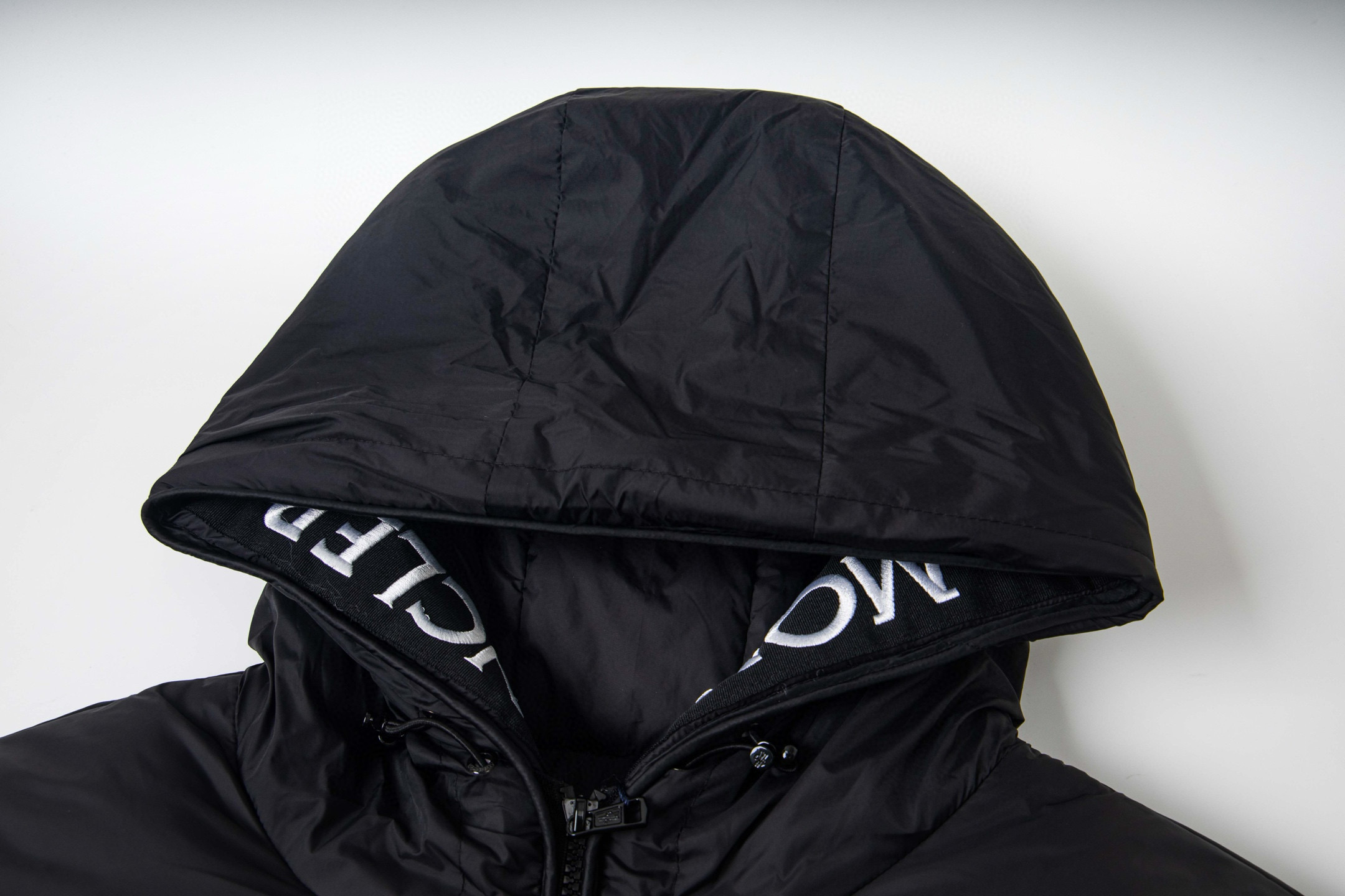 【MONCLER 公式旗艦店】モンクレール ダウンジャケット ご好評に付き再入荷！