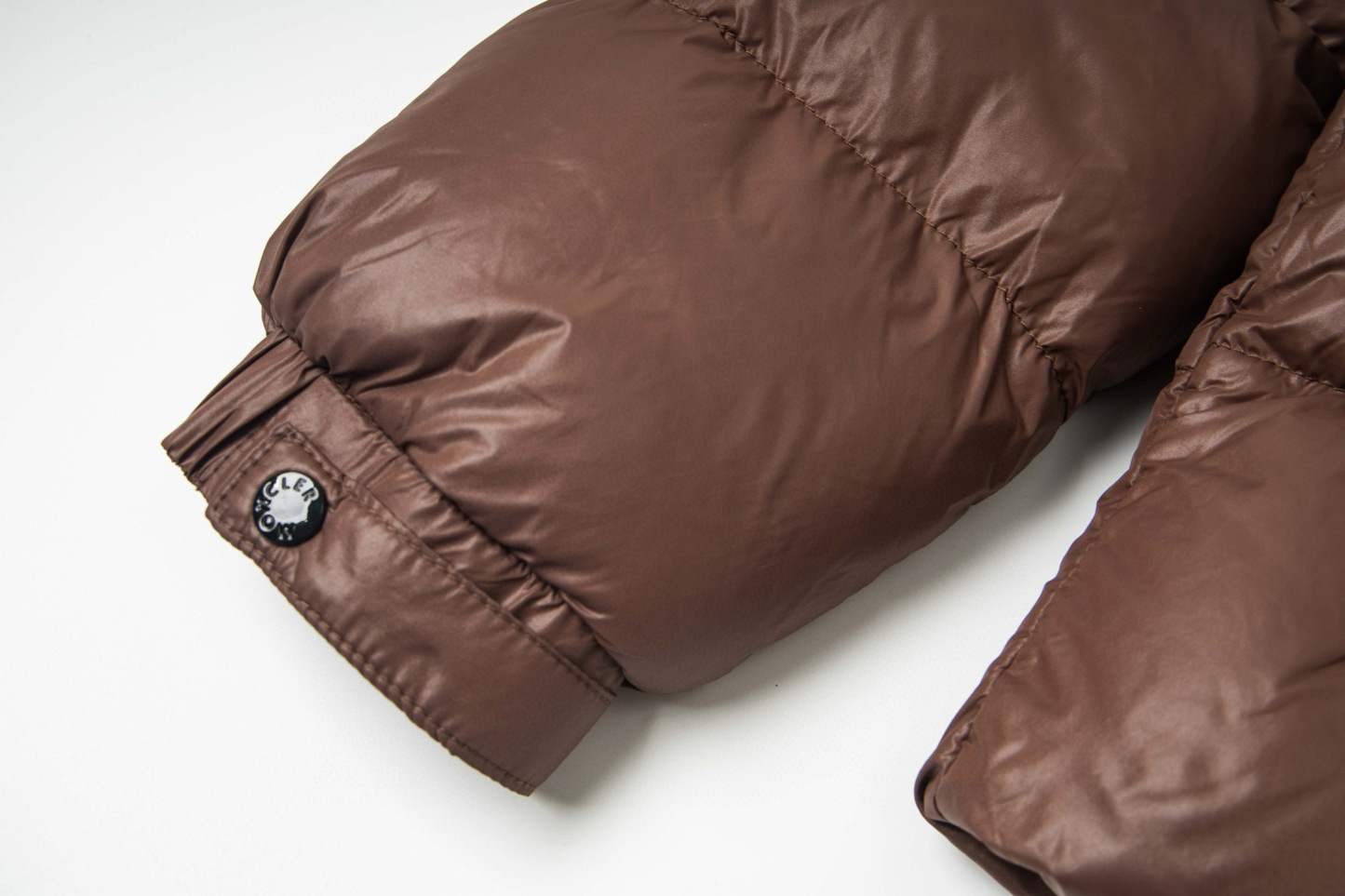 【MONCLER 公式旗艦店】モンクレール ダウンジャケット ご好評に付き再入荷！