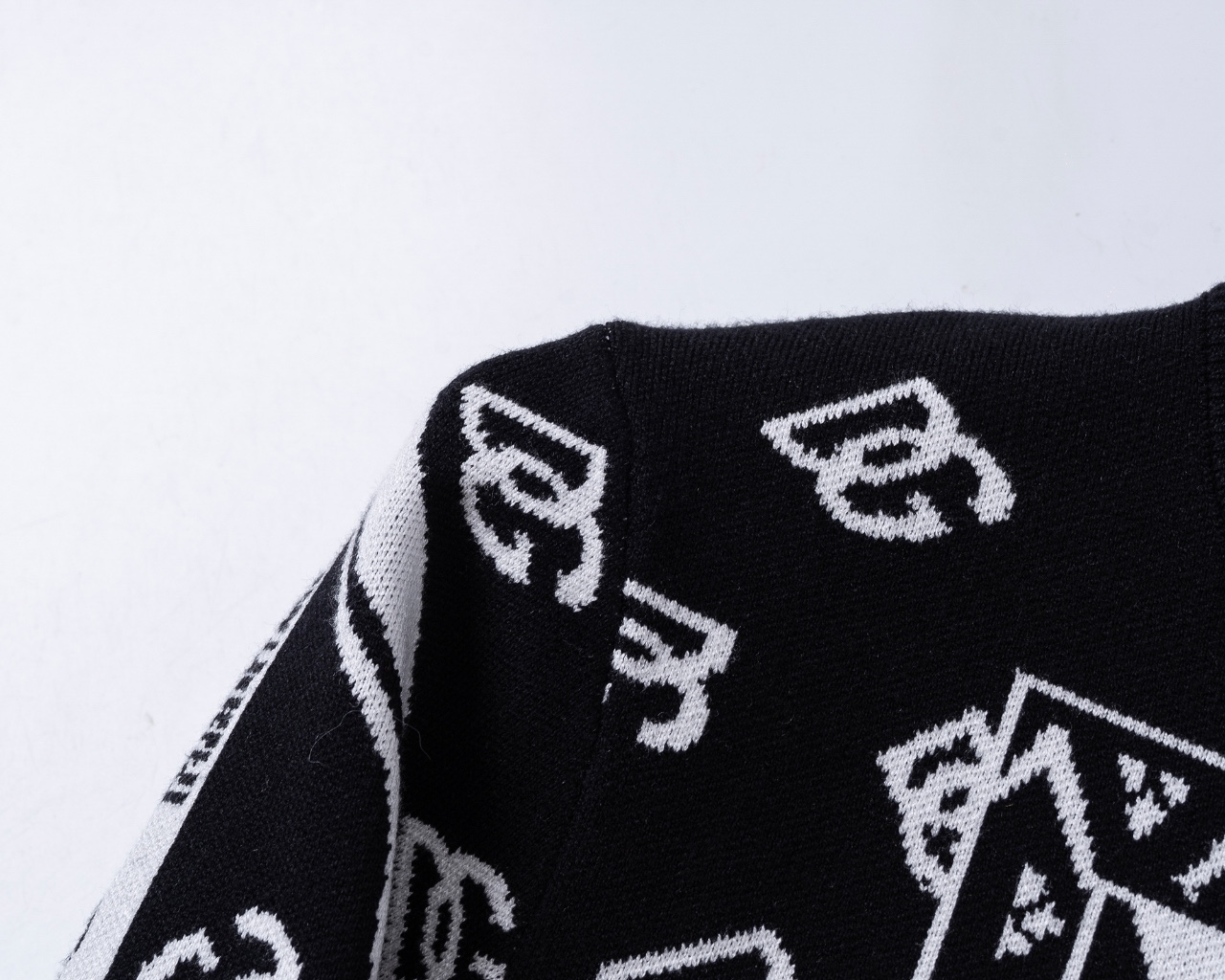 【Dolce&Gabbana旗艦店】 セーター ご好評に付き再入荷！