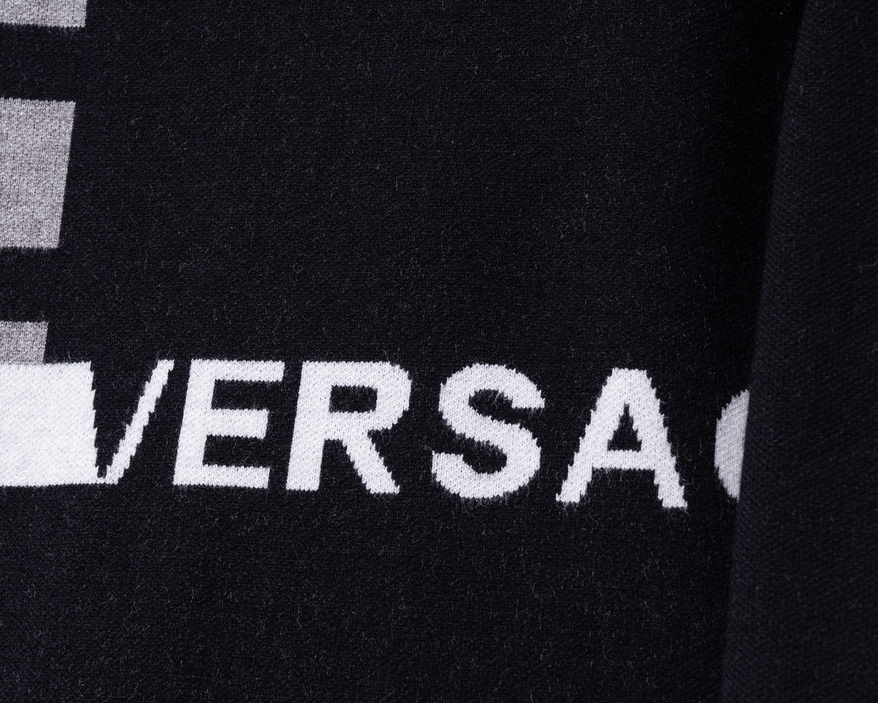 【VERSACE旗艦店】ヴェルサーチ セーター ご好評に付き再入荷！