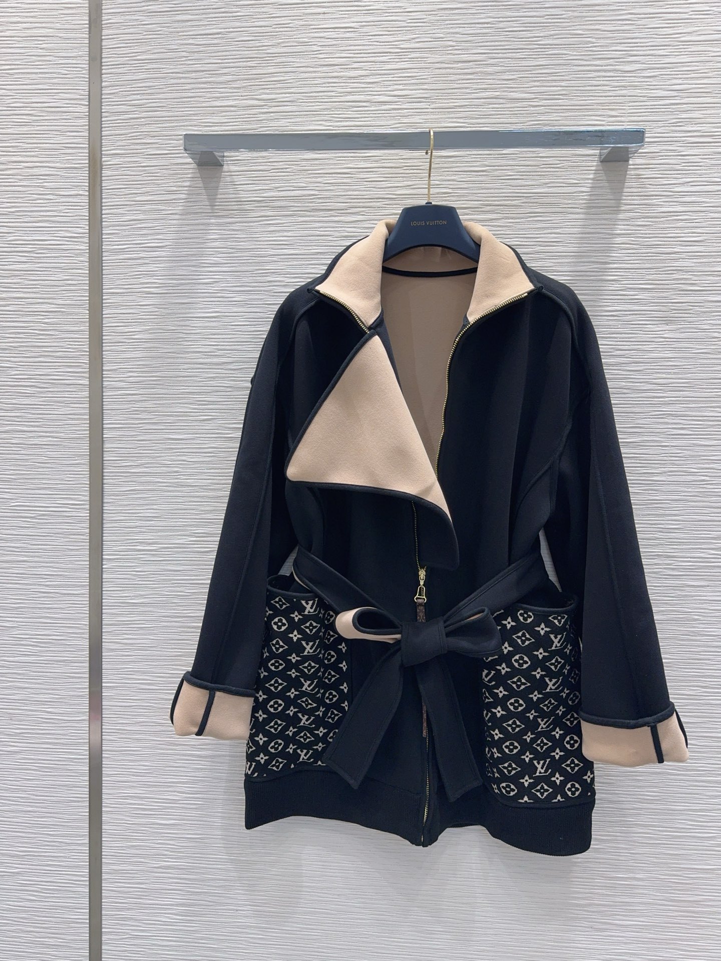 【LOUIS VUITTON旗艦店】ルイヴィトン オーバーコート ご好評に付き再入荷！