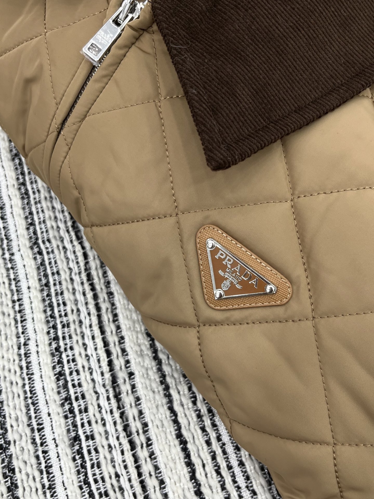 【PRADA旗艦店】ダウンジャケット、ご好評に付き再入荷！