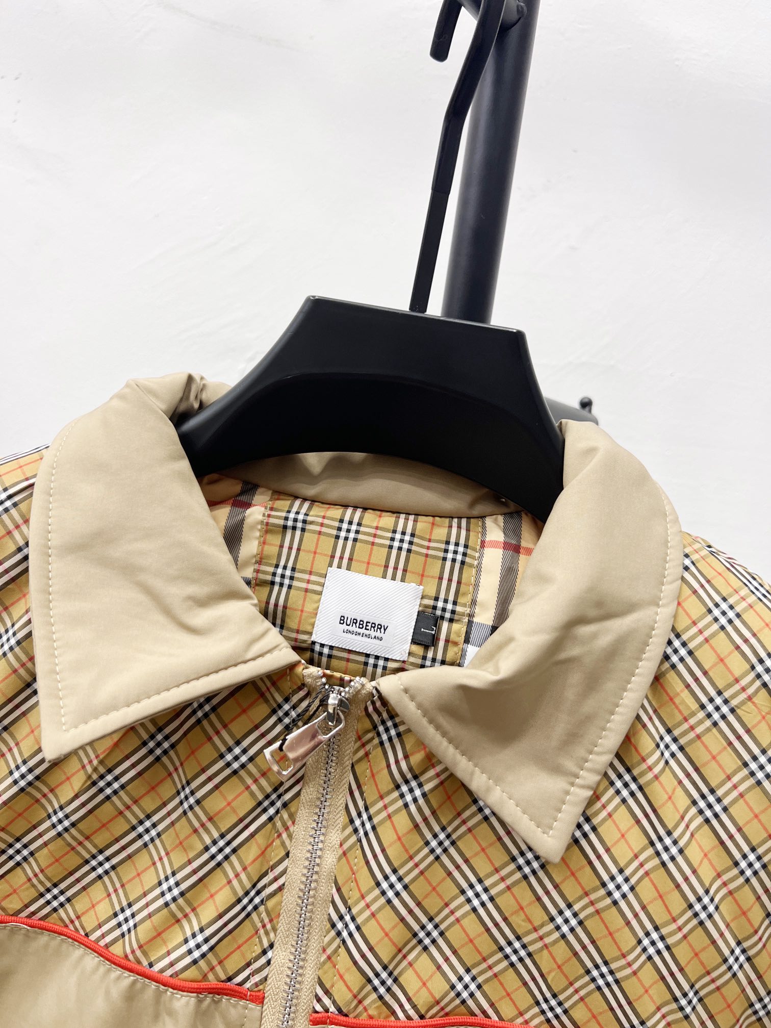 【BURBERRY旗艦店】バーバリー 綿服のコート ご好評に付き再入荷！