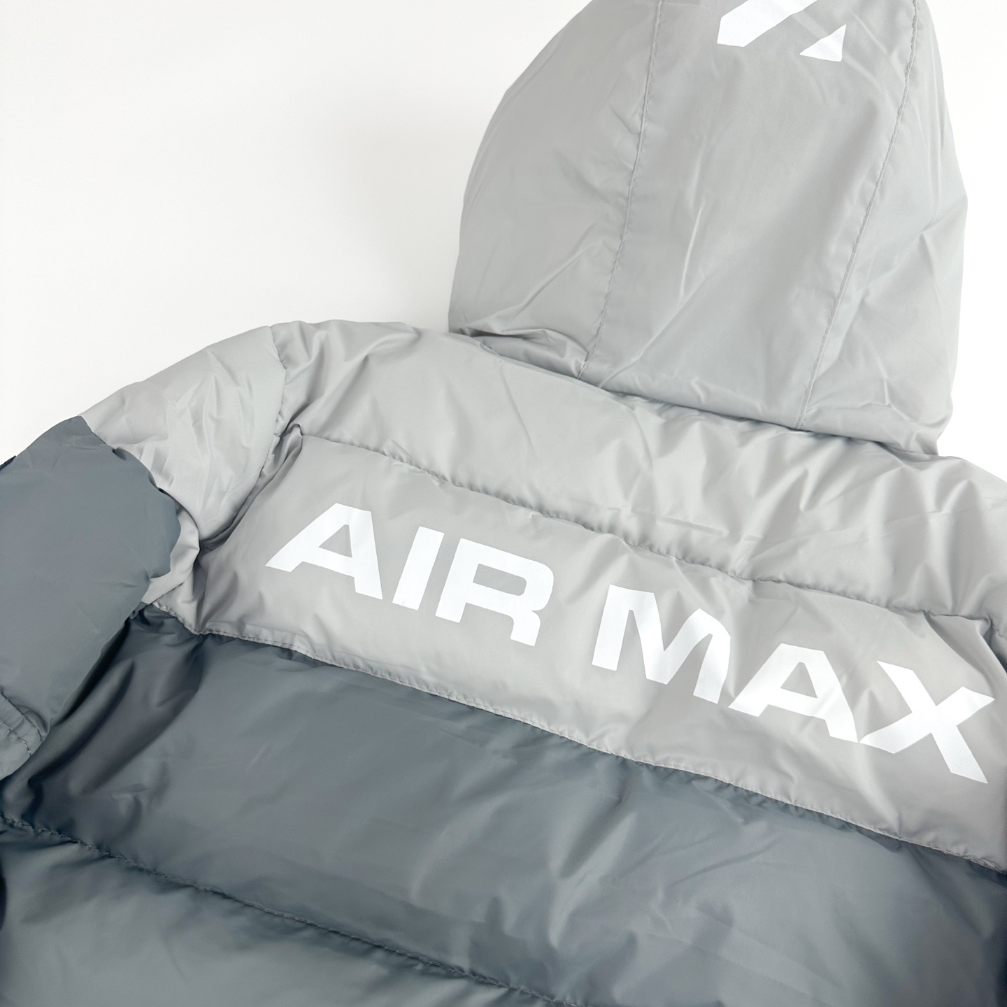 【NIKE公式旗艦店】ダウンジャケット 男女兼用 ご好評に付き再入荷！