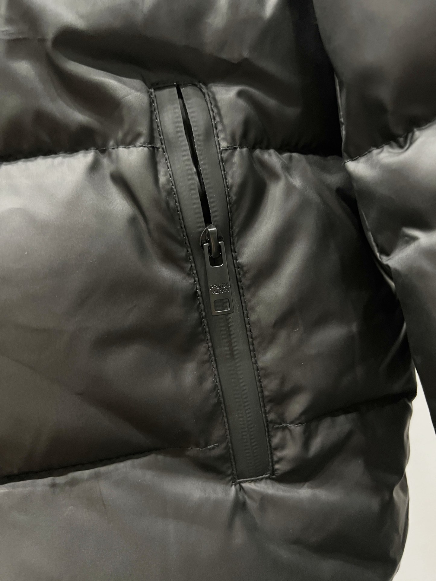 【PRADA旗艦店】ダウンジャケット、ご好評に付き再入荷！