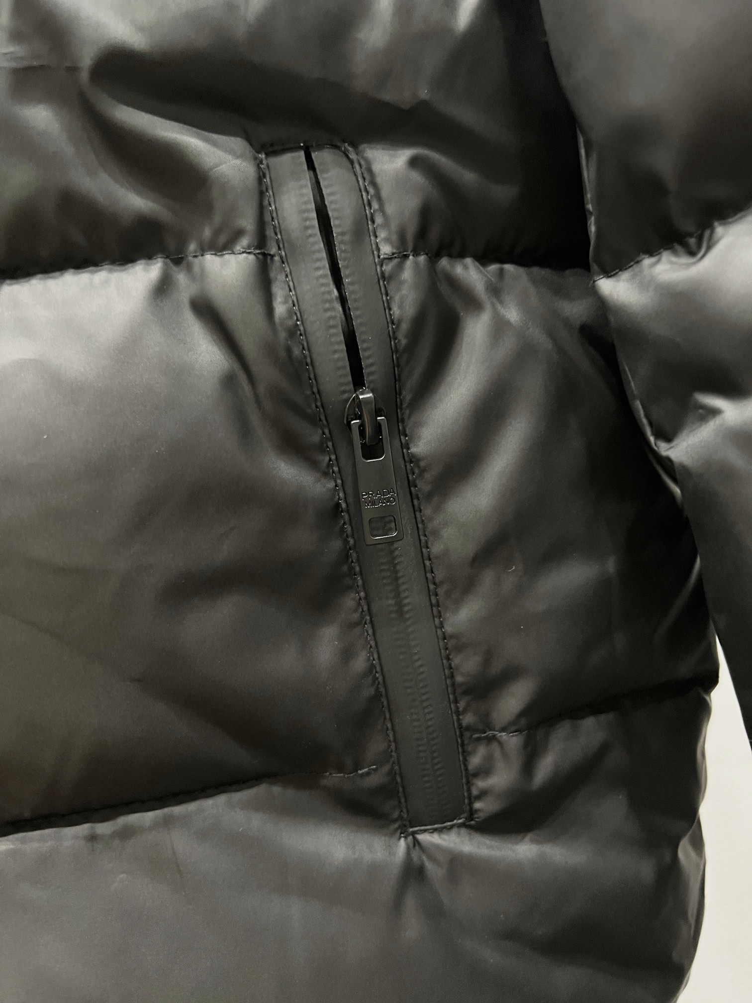 【PRADA旗艦店】ダウンジャケット、ご好評に付き再入荷！