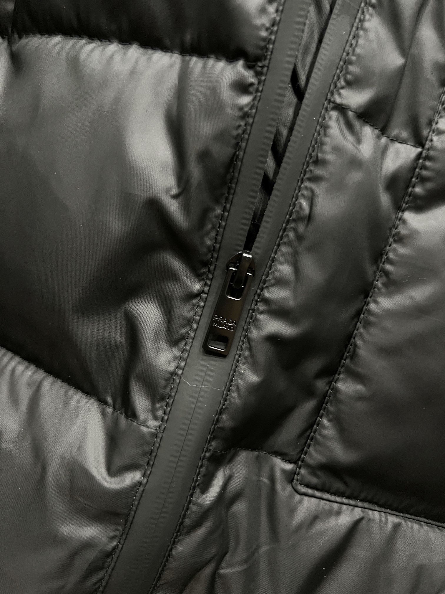 【PRADA旗艦店】ダウンジャケット、ご好評に付き再入荷！