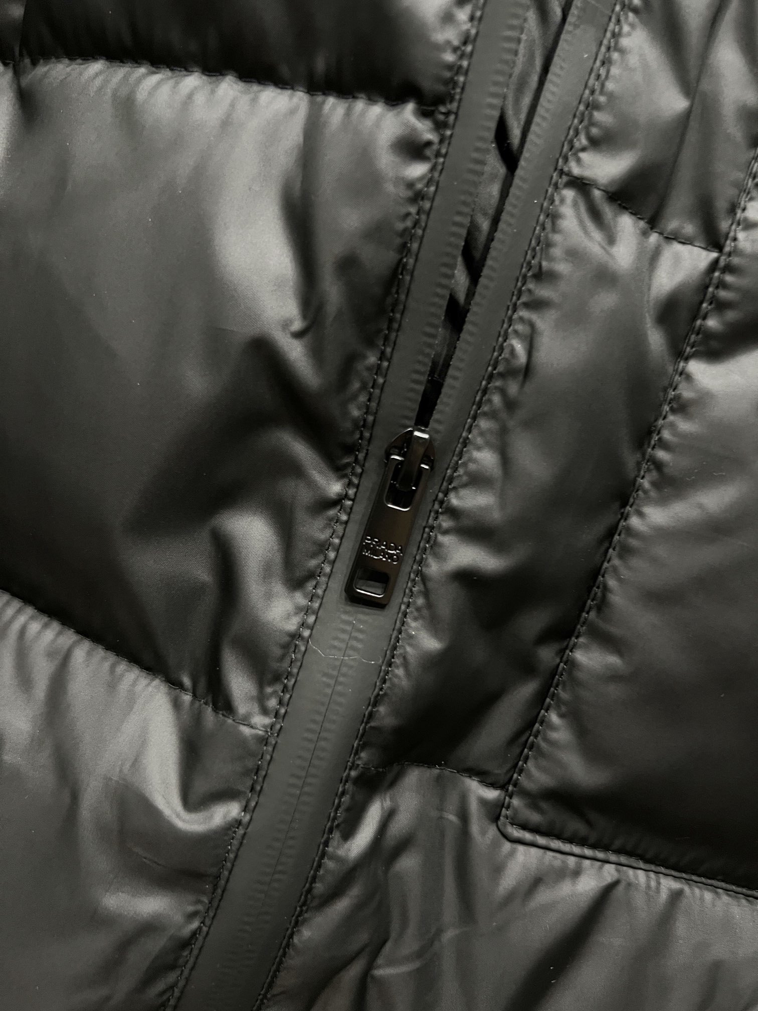 【PRADA旗艦店】ダウンジャケット、ご好評に付き再入荷！