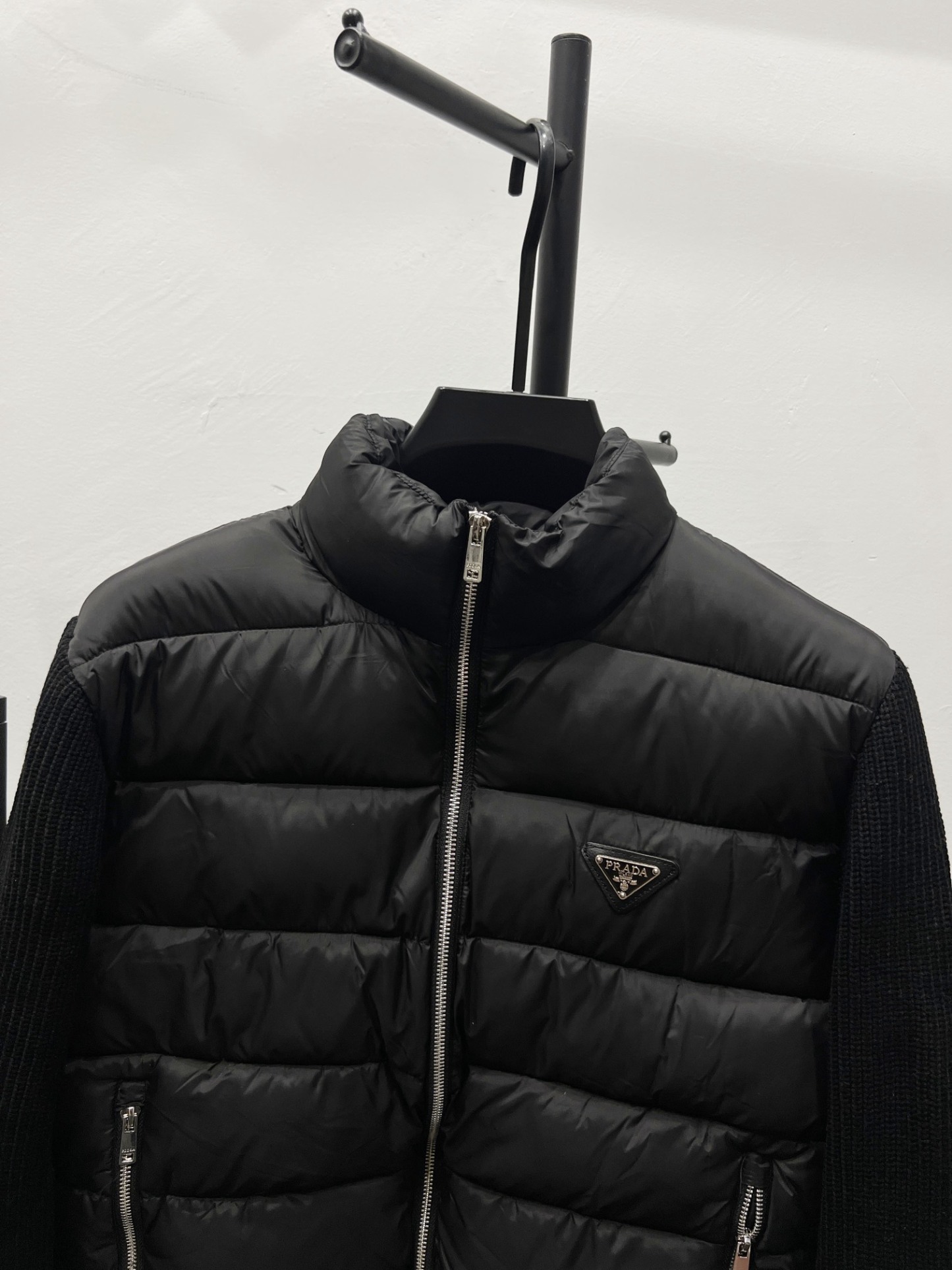 【PRADA旗艦店】ダウンジャケット、ご好評に付き再入荷！