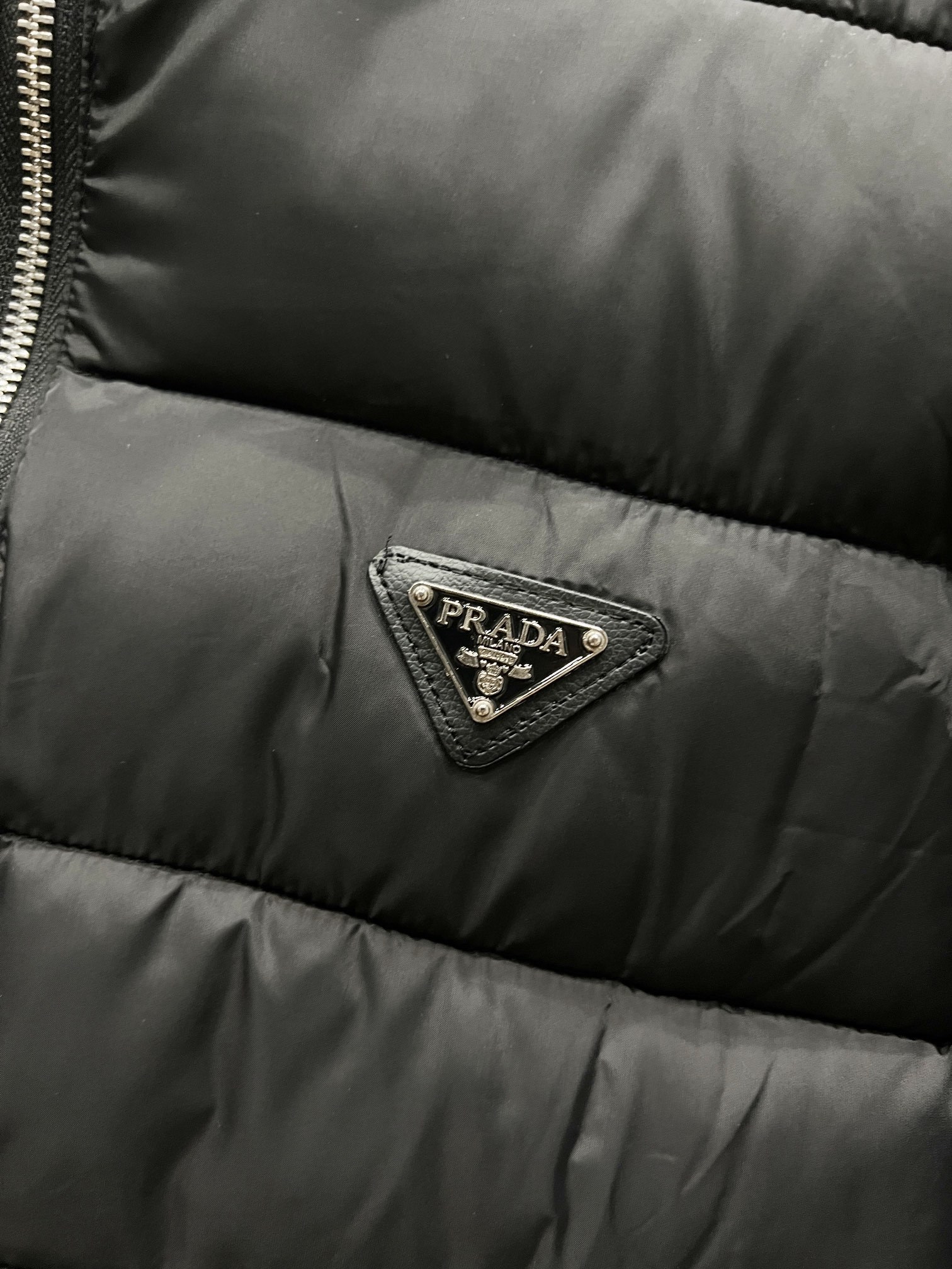 【PRADA旗艦店】ダウンジャケット、ご好評に付き再入荷！