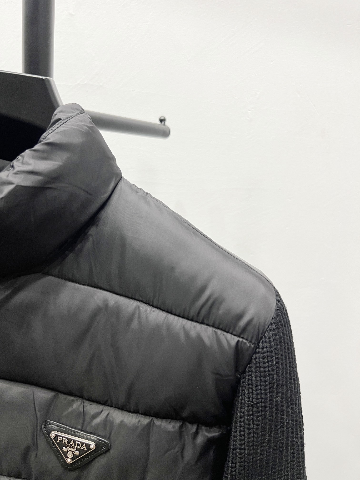 【PRADA旗艦店】ダウンジャケット、ご好評に付き再入荷！