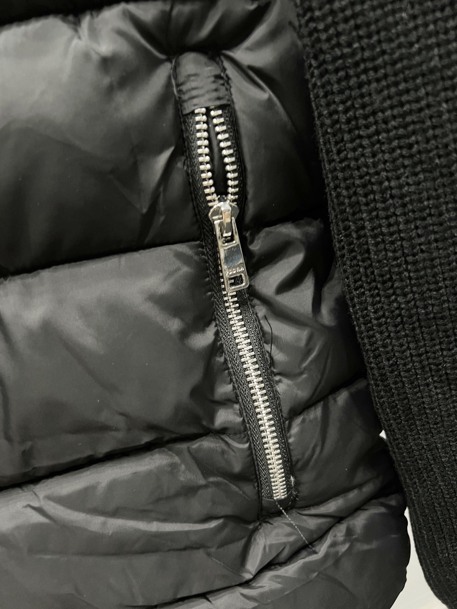 【PRADA旗艦店】ダウンジャケット、ご好評に付き再入荷！