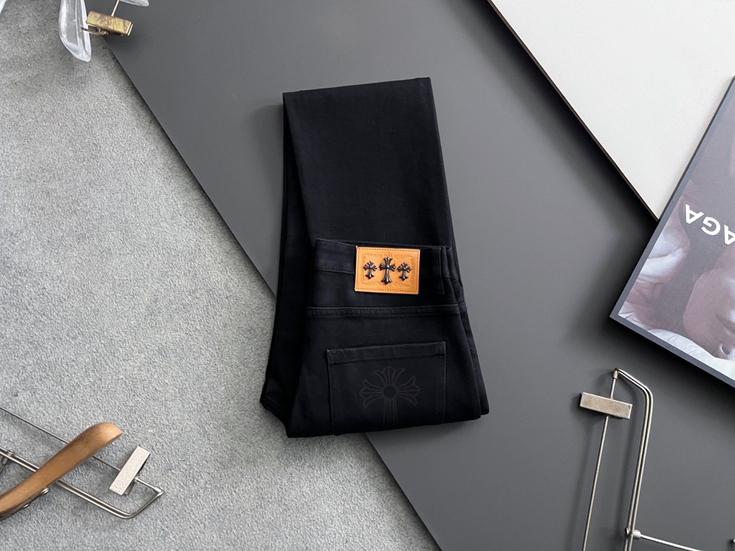 【CHROME HEARTS 公式旗艦店】クロムハーツ ジーパン、ご好評に付き再入荷！