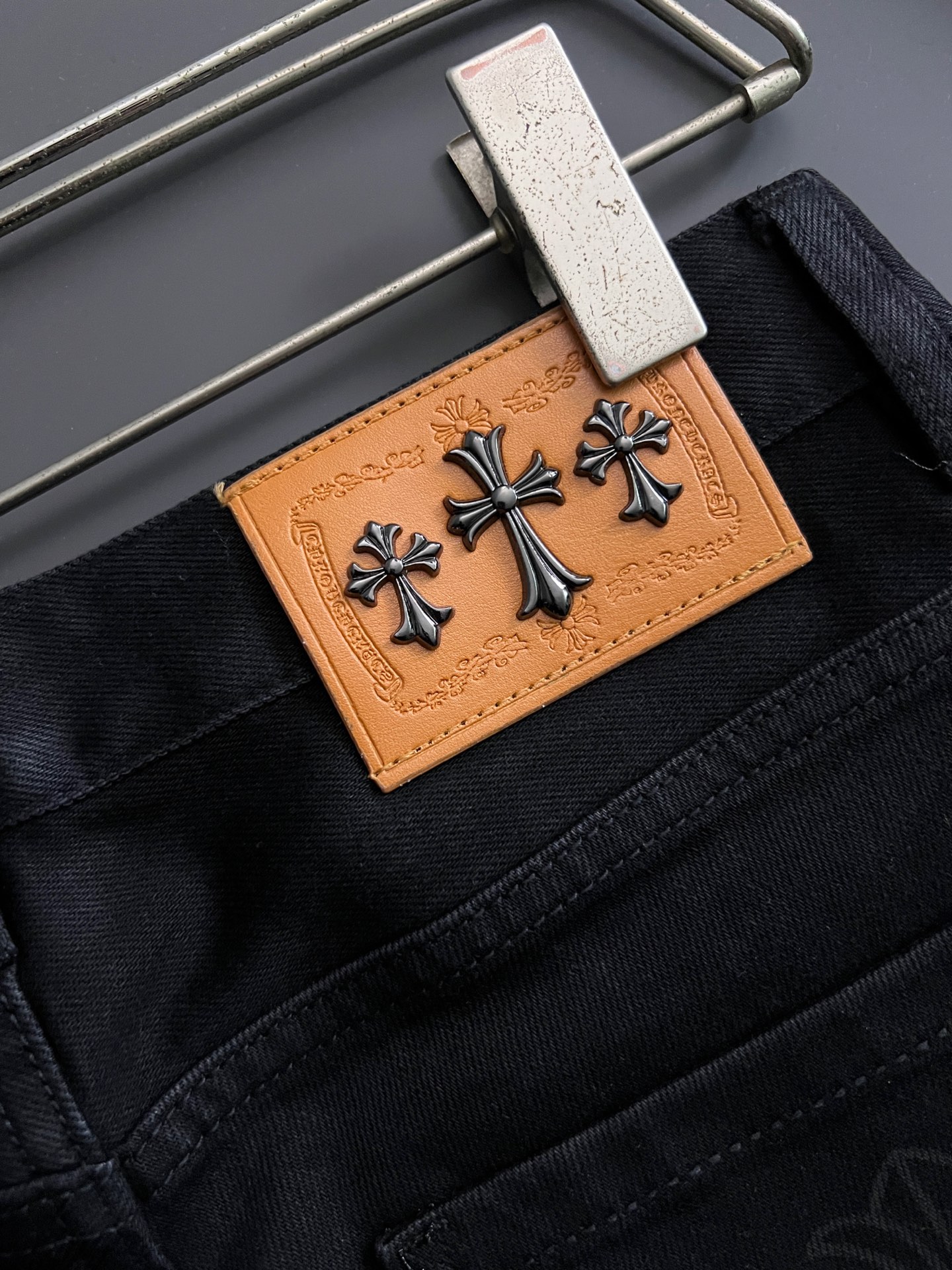 【CHROME HEARTS 公式旗艦店】クロムハーツ ジーパン、ご好評に付き再入荷！