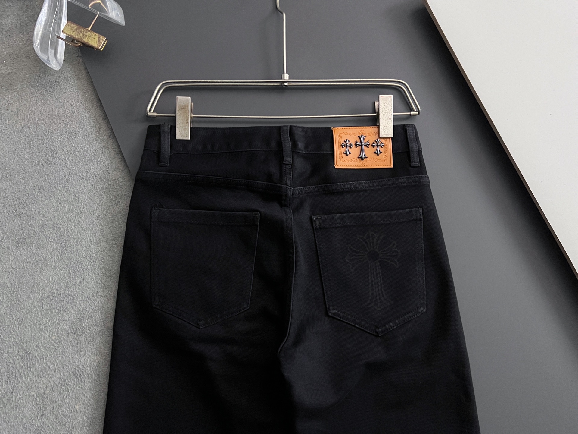 【CHROME HEARTS 公式旗艦店】クロムハーツ ジーパン、ご好評に付き再入荷！