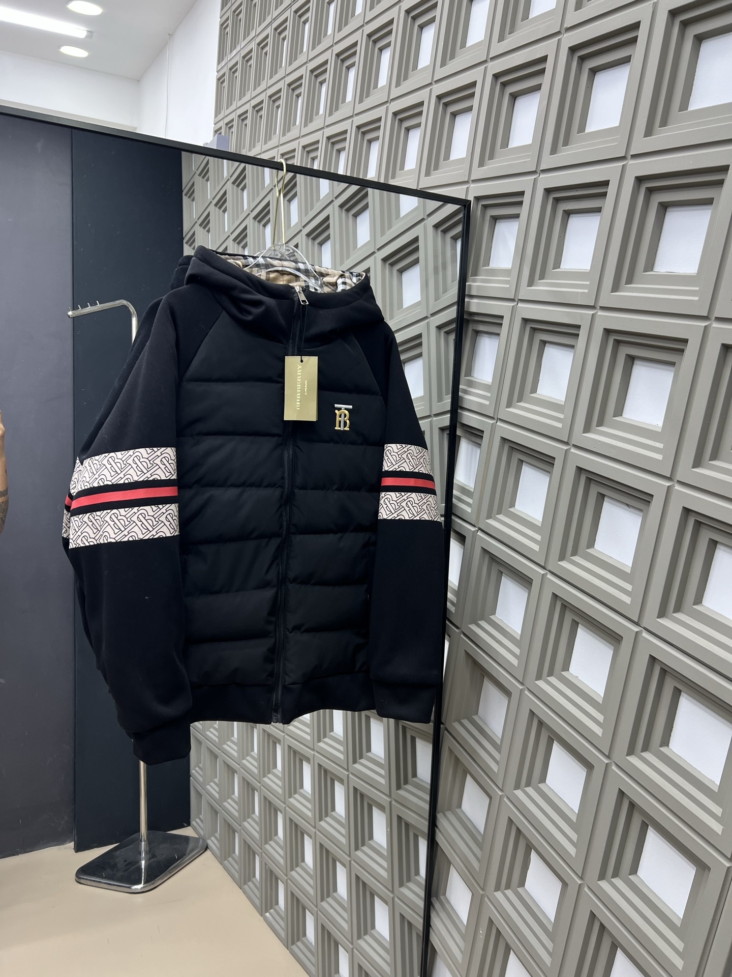 【BURBERRY旗艦店】バーバリー ダウンジャケット ご好評に付き再入荷！
