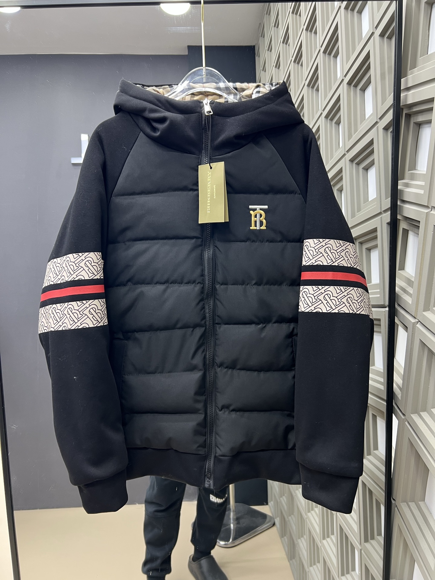 【BURBERRY旗艦店】バーバリー ダウンジャケット ご好評に付き再入荷！