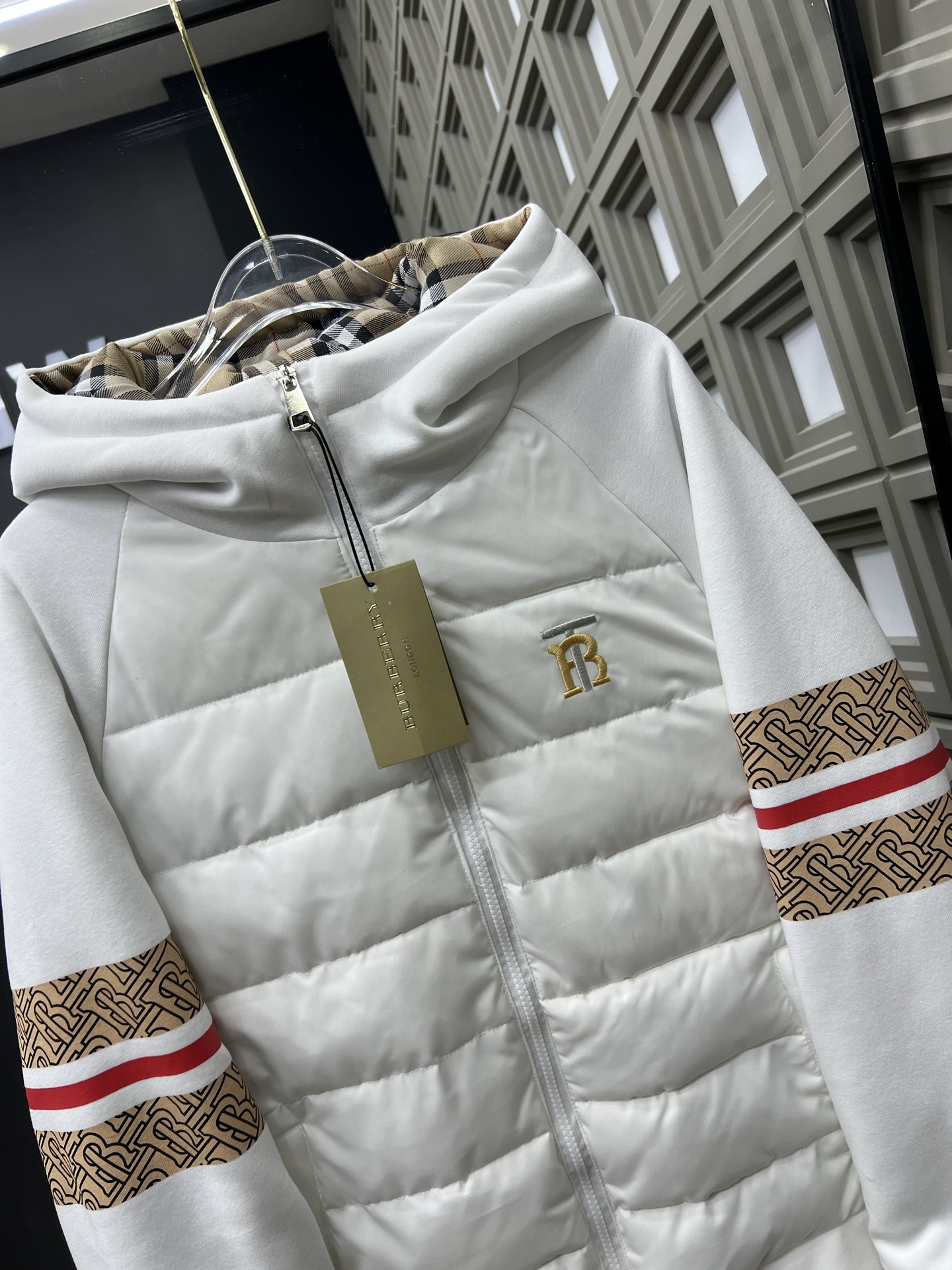 【BURBERRY旗艦店】バーバリー ダウンジャケット ご好評に付き再入荷！