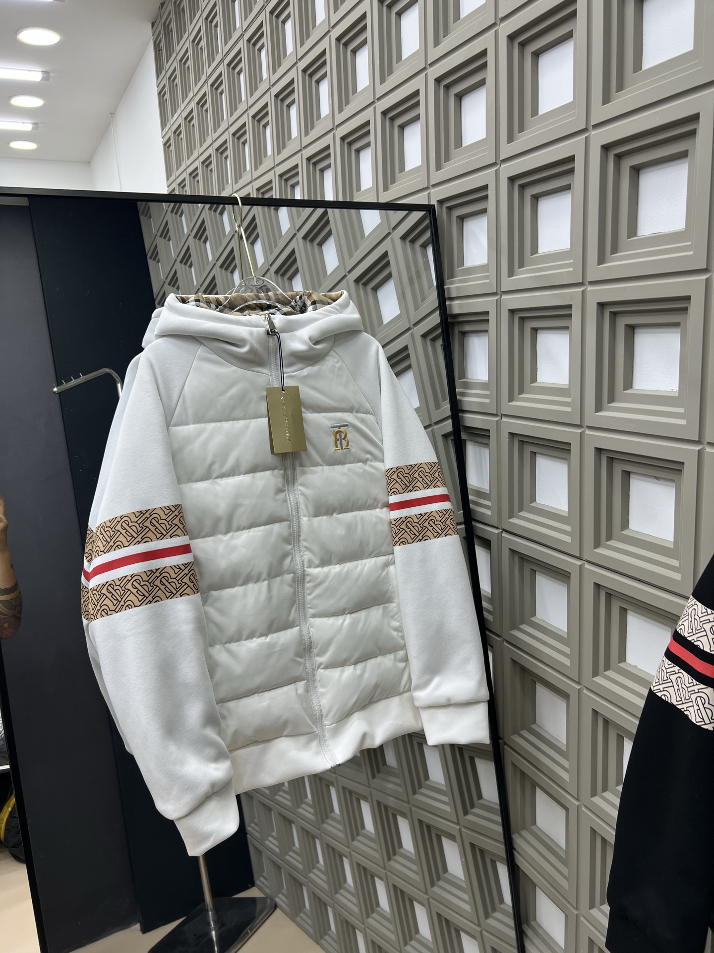 【BURBERRY旗艦店】バーバリー ダウンジャケット ご好評に付き再入荷！