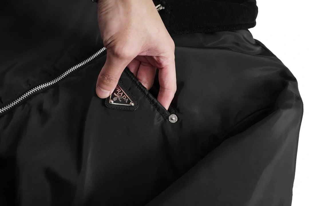 【PRADA旗艦店】プラダ ウールのジャケット ご好評に付き再入荷！