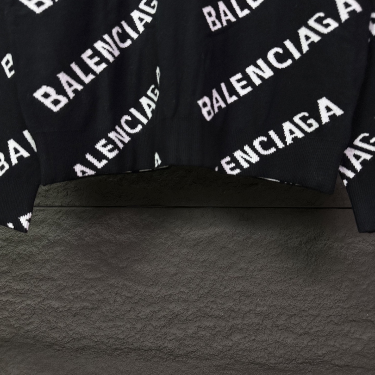 【BALENCIAGA旗艦店】バレンシアガ セーター ご好評に付き再入荷！