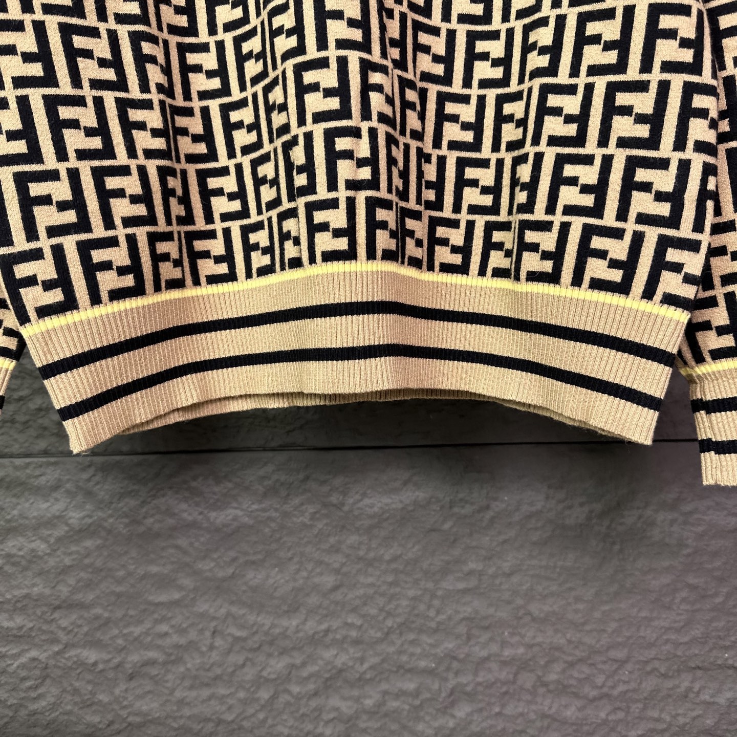 【FENDI旗艦店】フェンディ セーター 男女兼用 ご好評に付き再入荷！