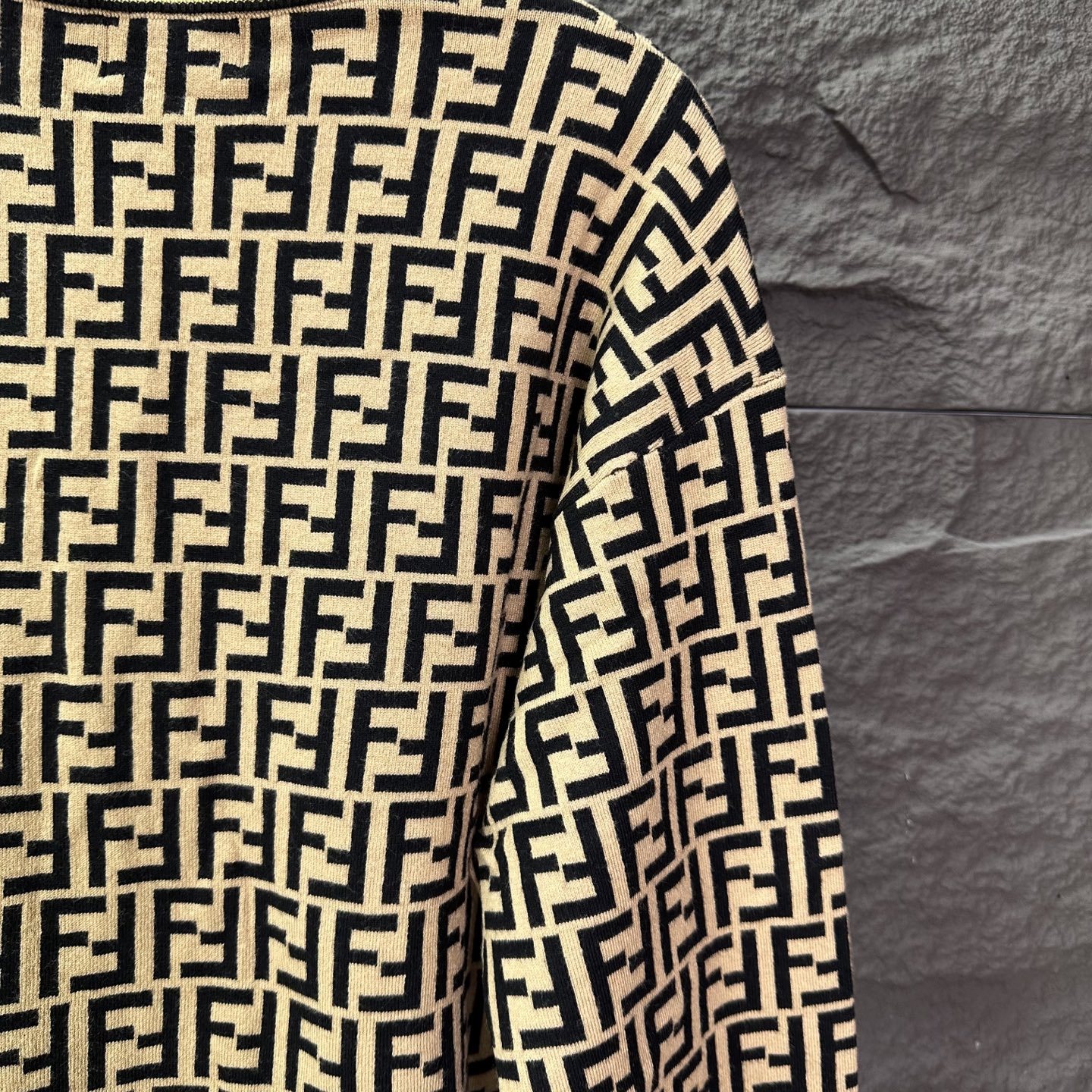 【FENDI旗艦店】フェンディ セーター 男女兼用 ご好評に付き再入荷！