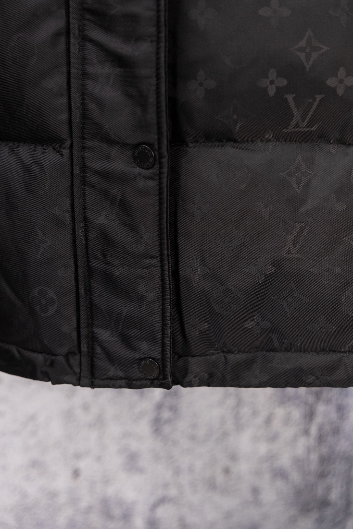 【LOUIS VUITTON旗艦店】ルイヴィトン ダウンジャケット ご好評に付き再入荷！