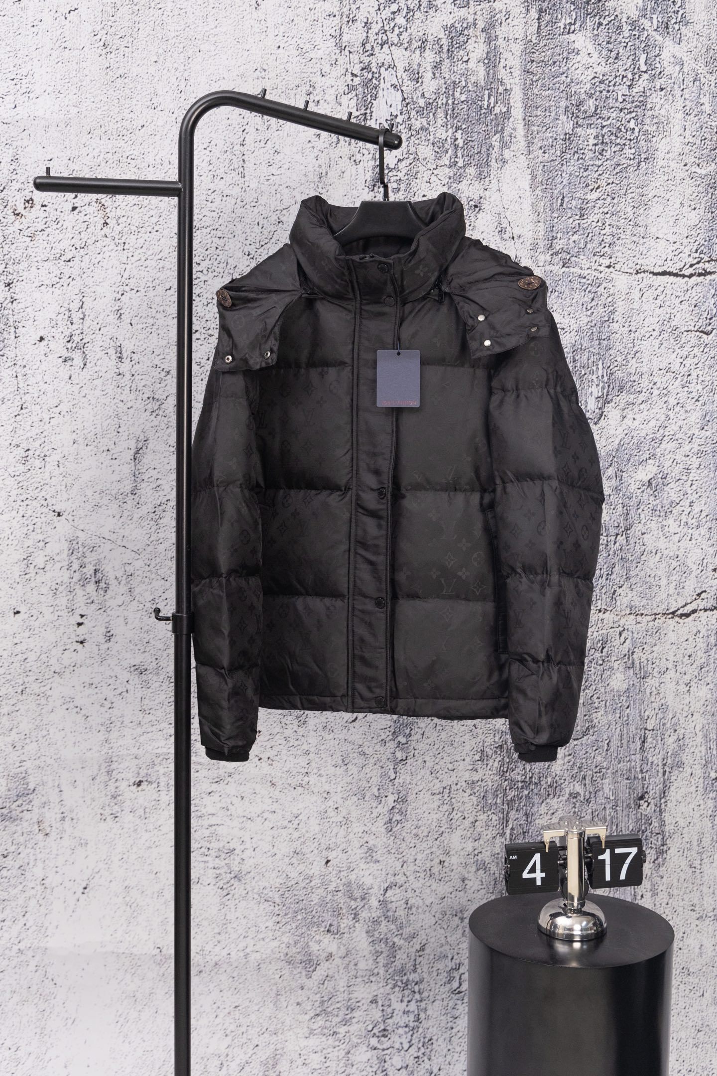 【LOUIS VUITTON旗艦店】ルイヴィトン ダウンジャケット ご好評に付き再入荷！